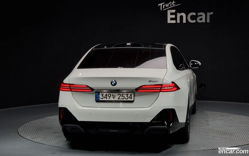 BMW 5 Series 520i M 2023 — миниатюра 4