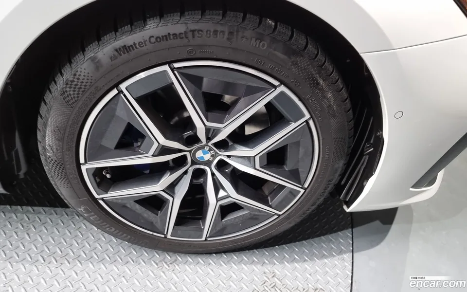 BMW 5 Series 520i M 2023 — миниатюра 5
