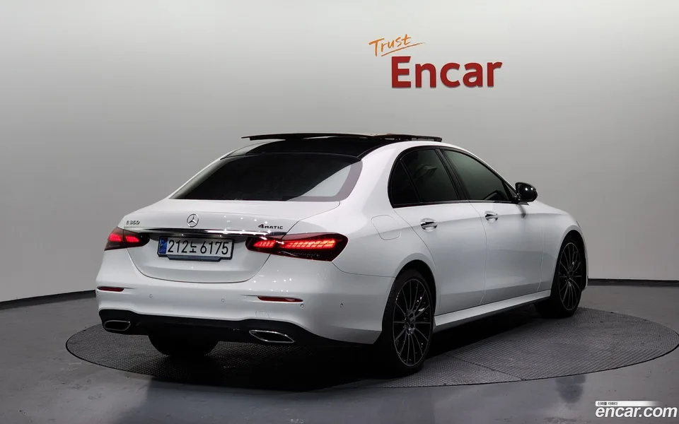 Mercedes-Benz E-Class E350 4MATIC AMG Line 2023 — миниатюра 2