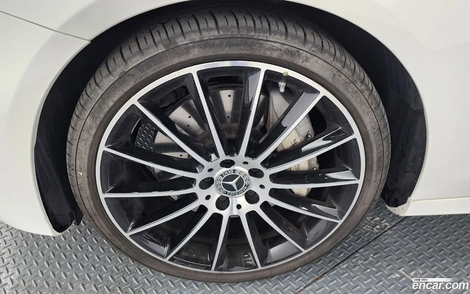 Mercedes-Benz E-Class E350 4MATIC AMG Line 2023 — миниатюра 5