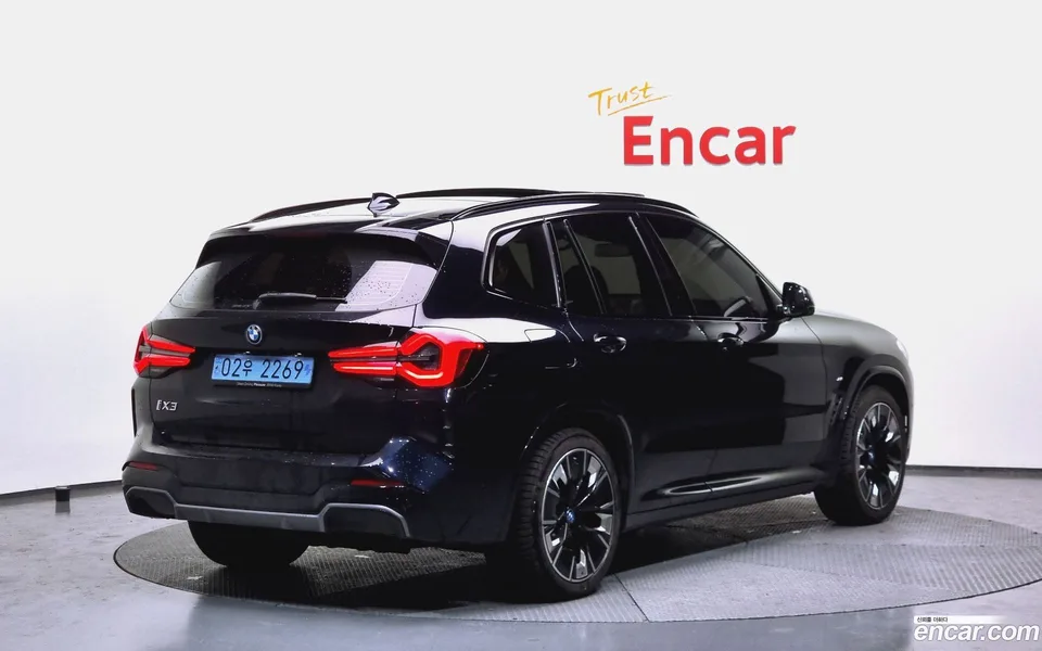 BMW iX3 M 2024 — миниатюра 2