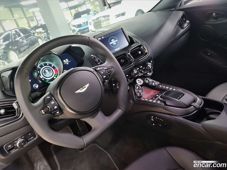 Aston Martin Vantage 4.0 V8 2022 — миниатюра 2