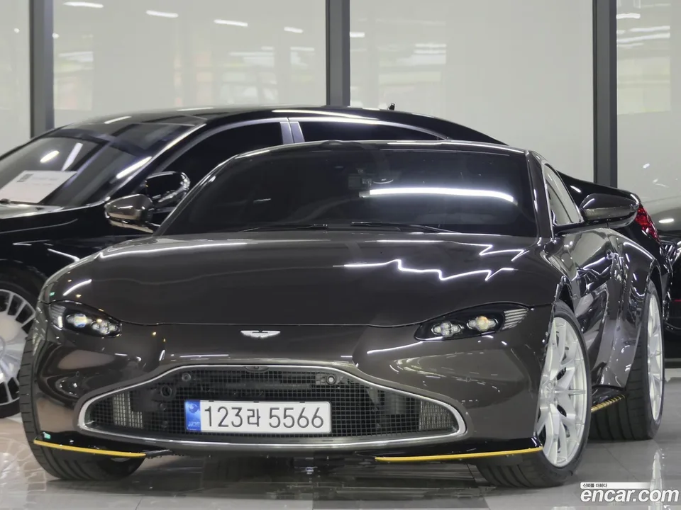 Aston Martin Vantage 4.0 V8 2022 — фото 1, купить с доставкой в Москву