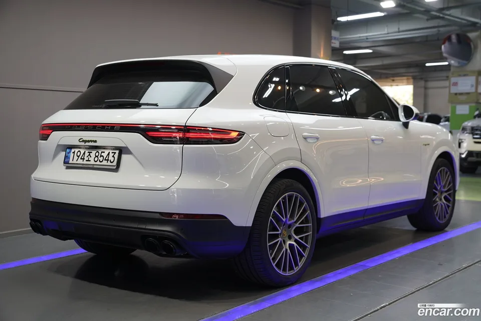 Porsche Cayenne 3.0 E- 2023 — миниатюра 2