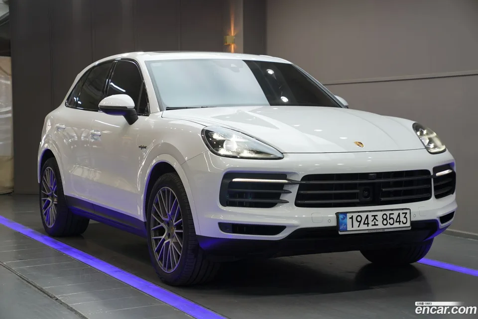 Porsche Cayenne 3.0 E- 2023 — фото 1, купить с доставкой в Москву