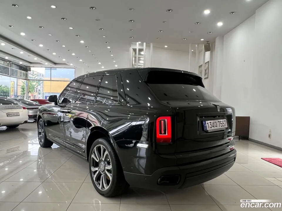 Rolls-Royce Cullinan 6.7 V12 2023 — миниатюра 2