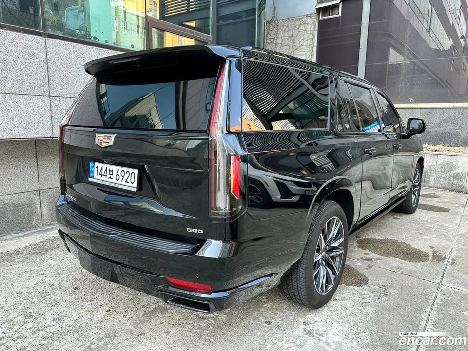 Cadillac Escalade 6.2 ESV 2023 — миниатюра 2