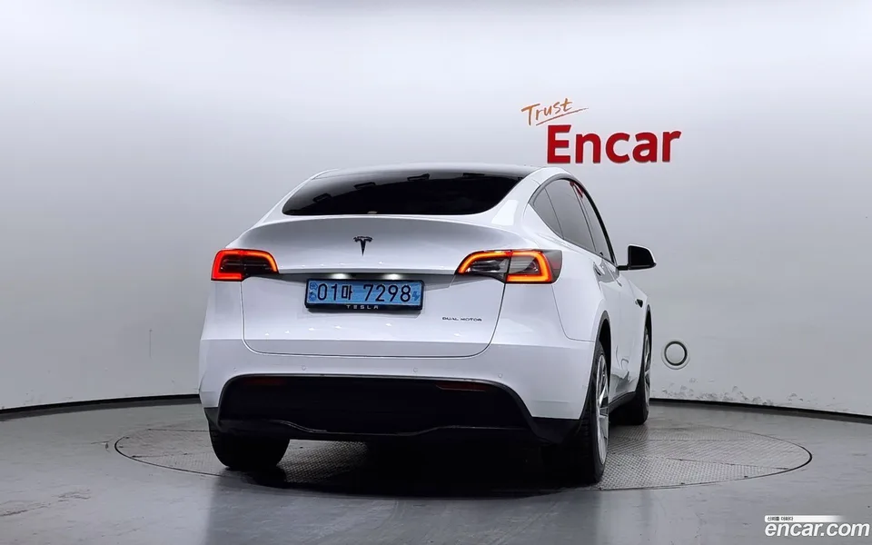 Tesla Model Y AWD 2022 — миниатюра 4