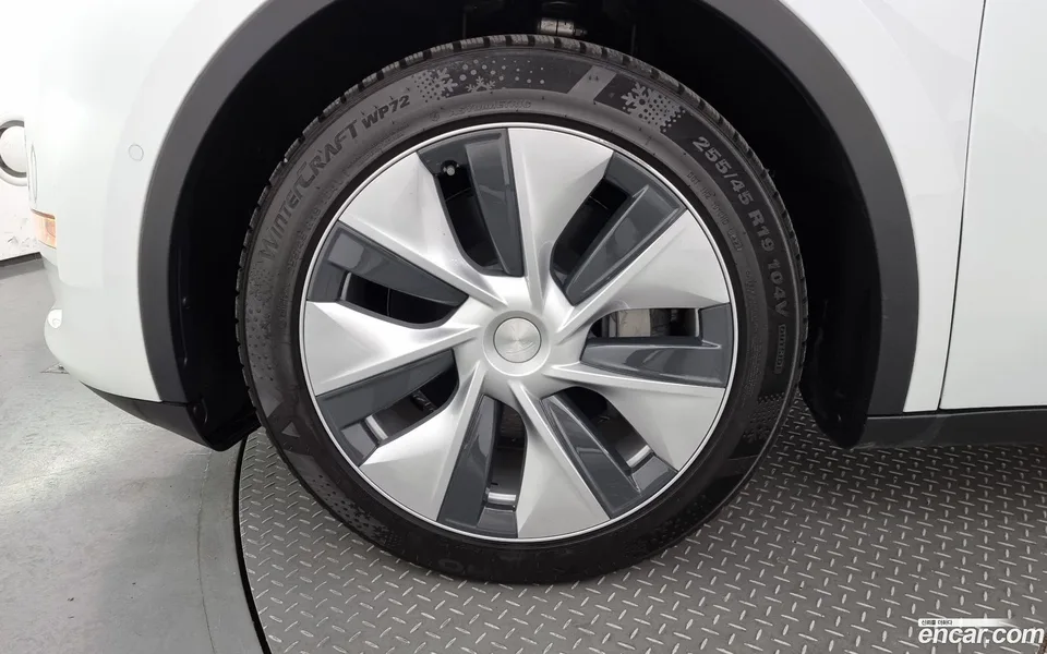 Tesla Model Y AWD 2022 — миниатюра 5