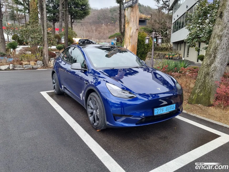 Tesla Model Y RWD 2023 — миниатюра 3