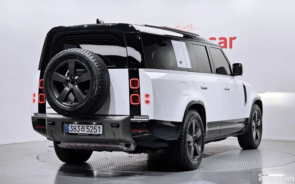 Land Rover Defender 130 P400 X- HSE 2024 — миниатюра 2