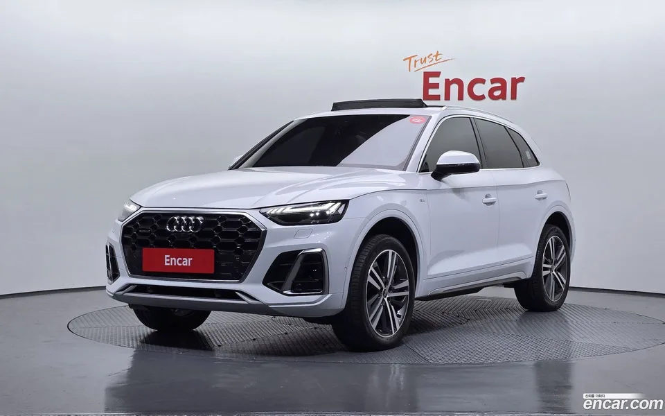 Audi Q5 45 TFSI 2023 — фото 1, купить с доставкой в Москву