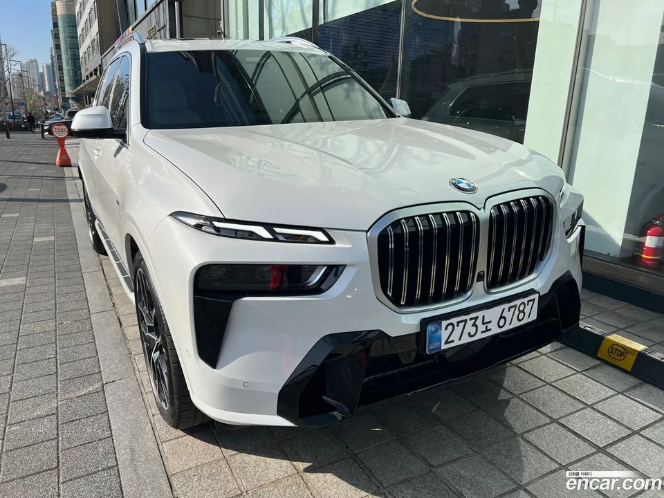 BMW X7 xDrive 40d M 6 2025 — фото 1, купить с доставкой в Москву