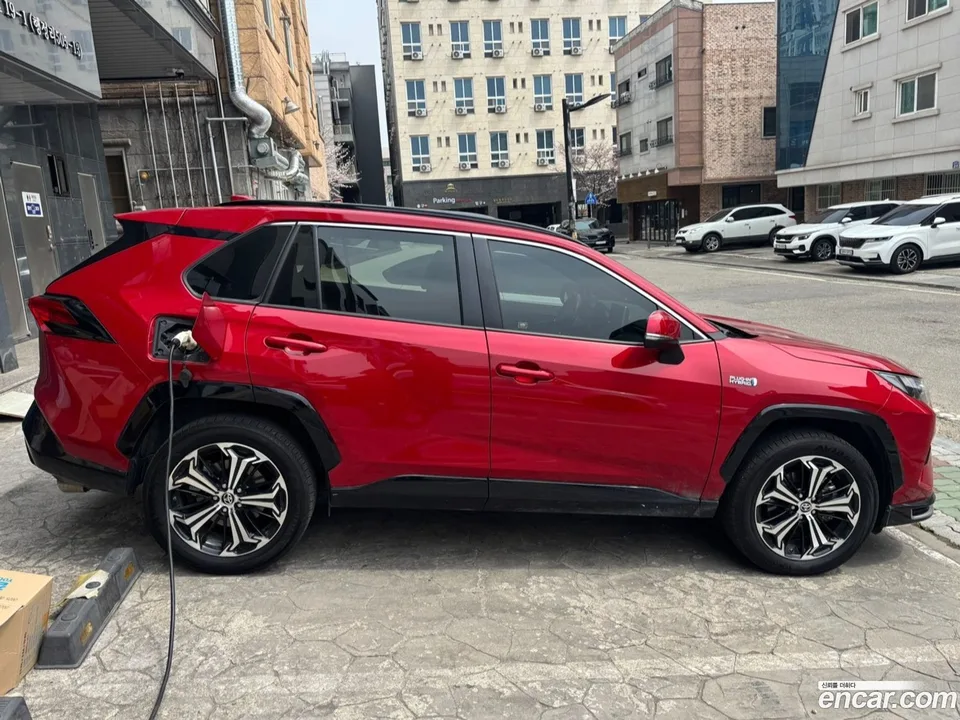 Toyota RAV4 2.5 4WD PHEV XSE 2024 — миниатюра 4
