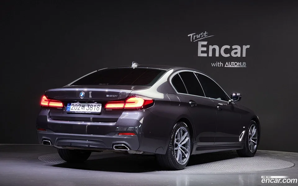 BMW 5 Series 520i M 2023 — миниатюра 2