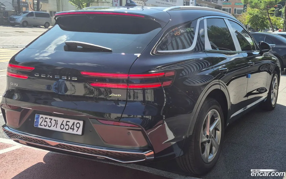 Genesis GV70 2.5T AWD 2024 — миниатюра 2