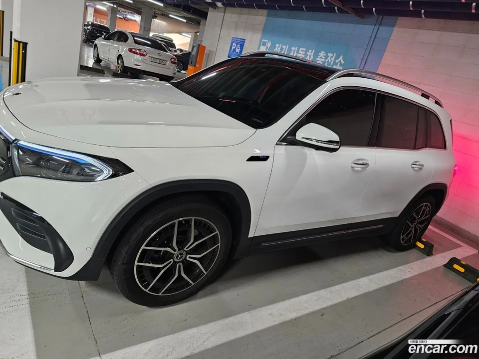 Mercedes-Benz EQB EQB300 4MATIC AMG 2023 — миниатюра 2