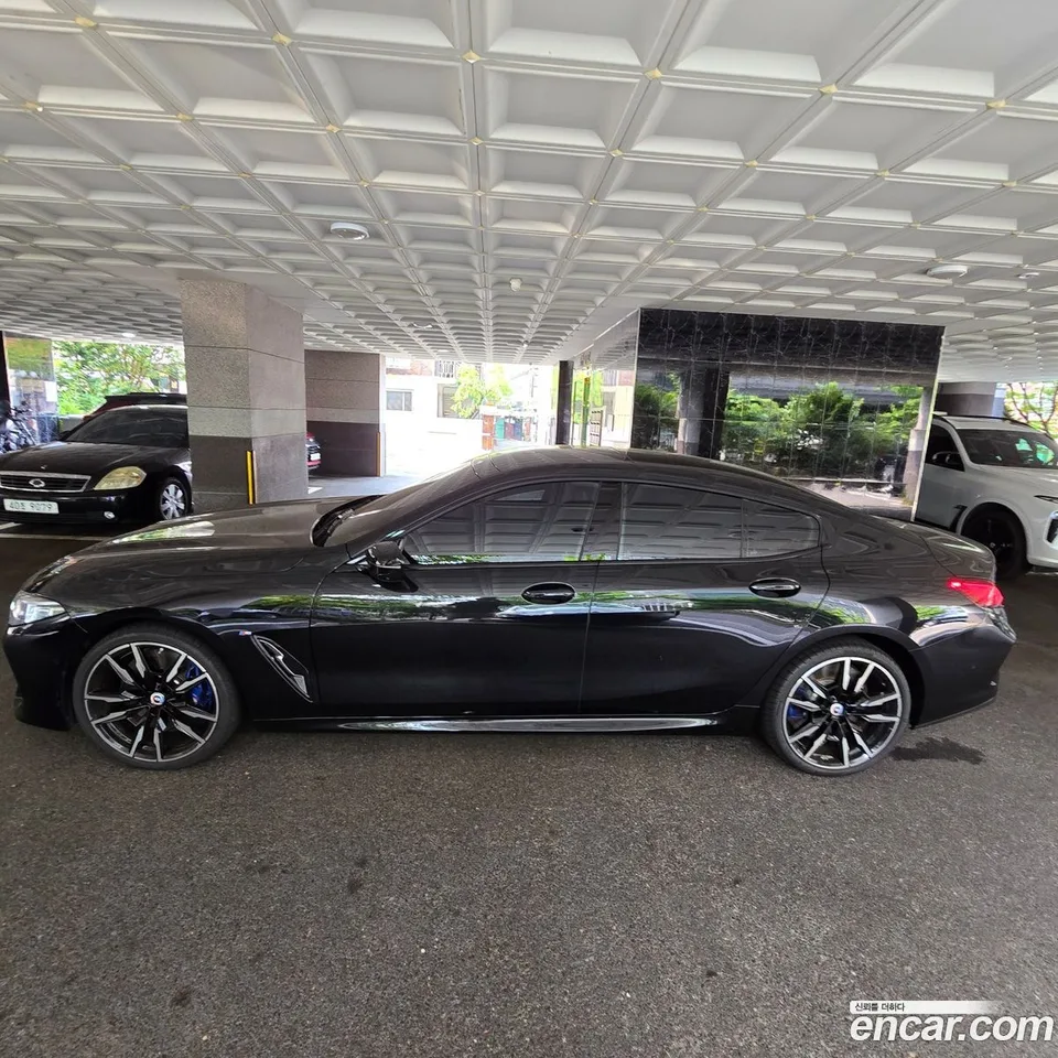 BMW 8 Series M850i xDrive 2023 — миниатюра 3