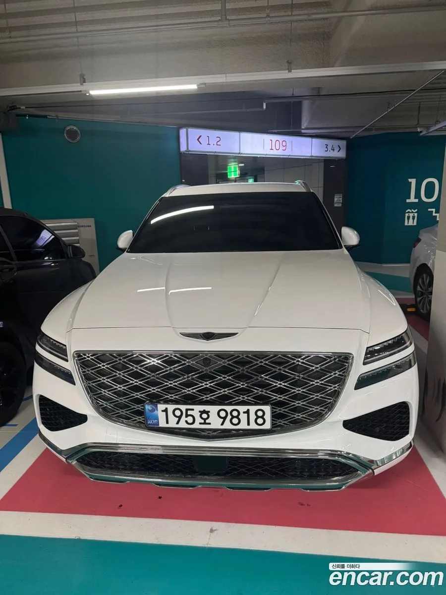 Genesis GV80 2.5T 2WD 2023 — фото 1, купить с доставкой в Москву