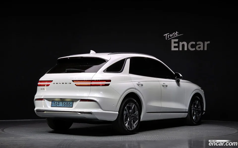 Genesis Electrified GV70 e-AWD 2022 — миниатюра 2