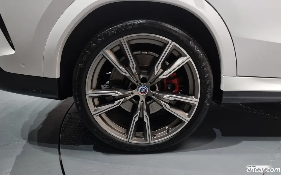 BMW X6 M50i 2022 — миниатюра 5