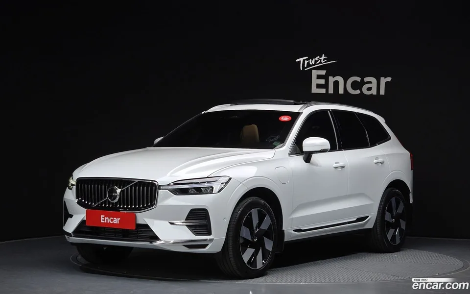 Volvo XC60 T8 2025 — фото 1, купить с доставкой в Москву