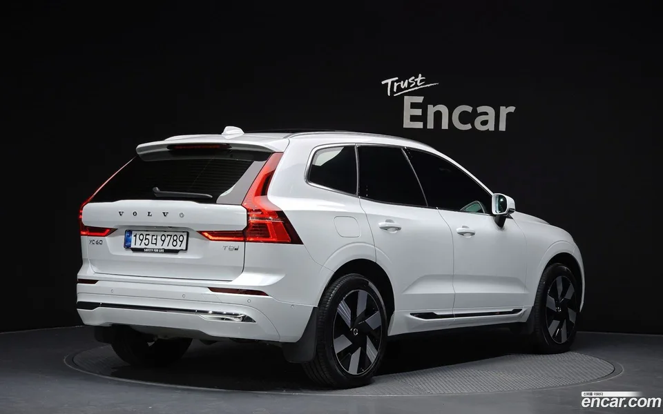 Volvo XC60 T8 2025 — миниатюра 2