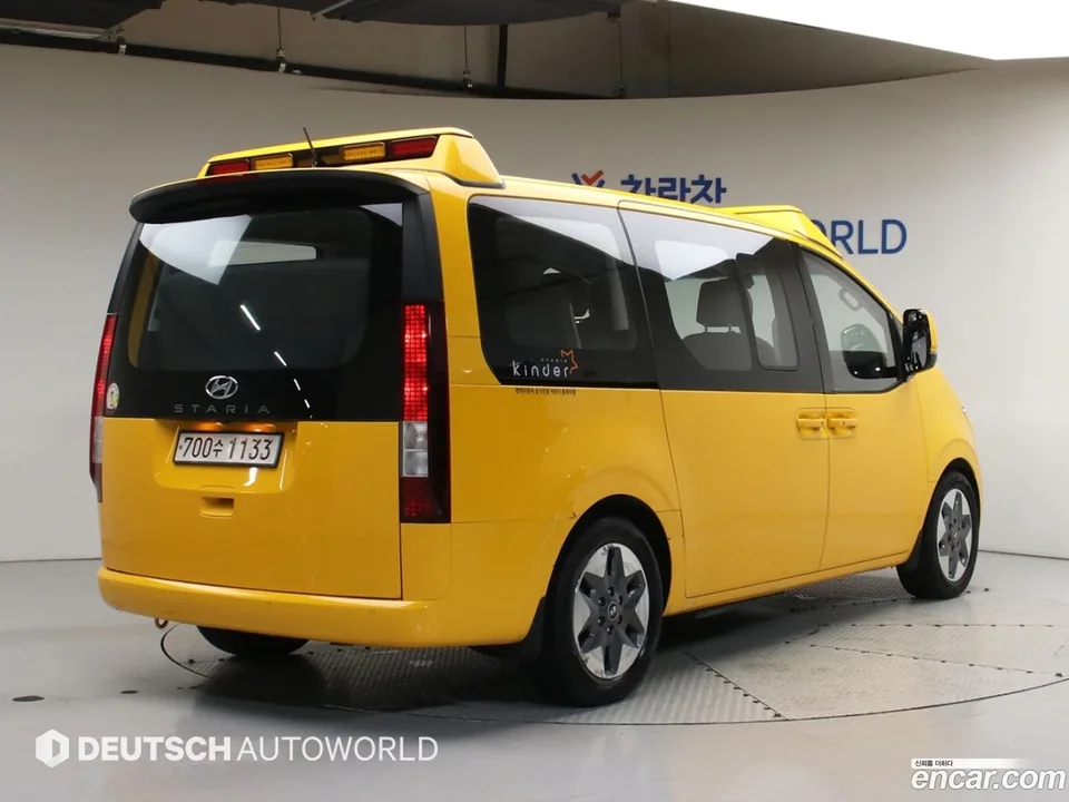 Hyundai Staria 2WD 2023 — миниатюра 2