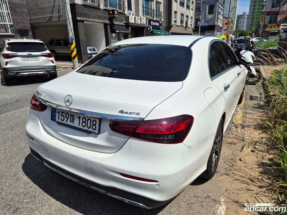 Mercedes-Benz E-Class E220d 4MATIC AMG Line 2022 — миниатюра 4