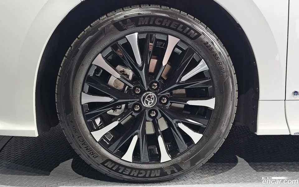 Toyota Alphard 2.5 HEV AWD 2024 — миниатюра 5