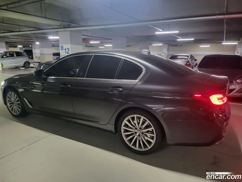 BMW 5 Series 530i 2023 — миниатюра 2