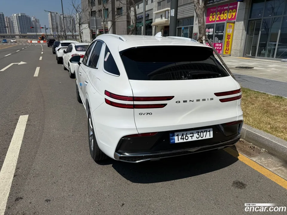 Genesis GV70 2.5T 2WD 2025 — миниатюра 4