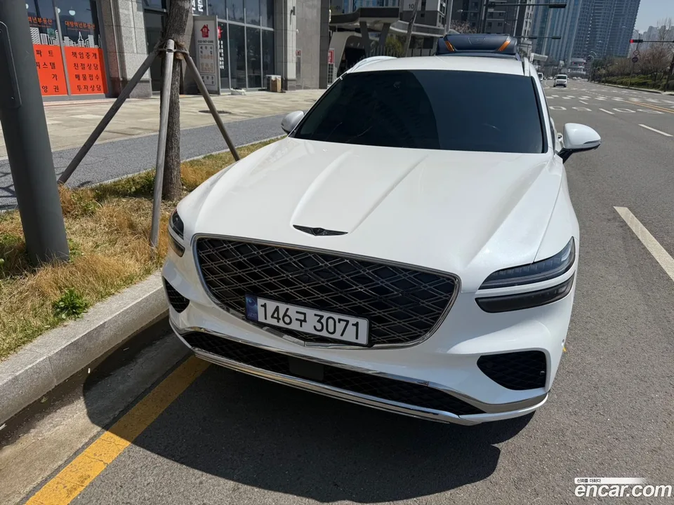 Genesis GV70 2.5T 2WD 2025 — фото 1, купить с доставкой в Москву