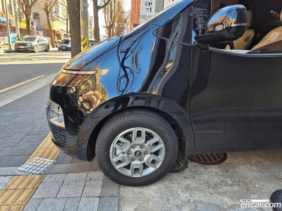 Hyundai Staria HEV 1.6 3 2025 — миниатюра 4