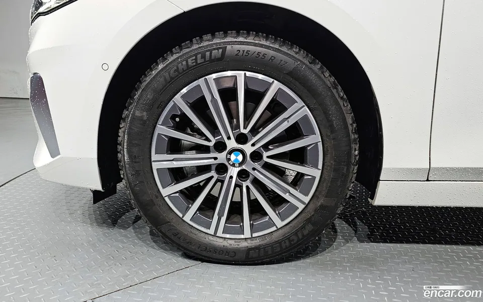 BMW 2 Series Active Tourer 220i 2024 — миниатюра 5