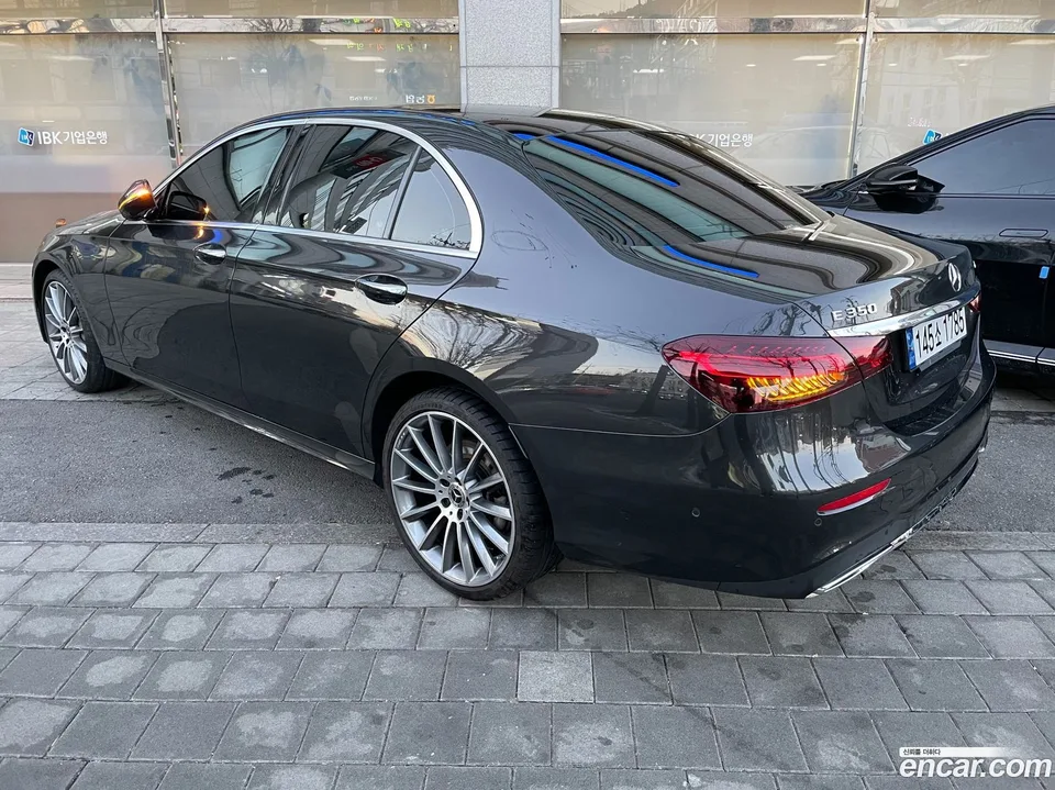 Mercedes-Benz E-Class E350 4MATIC AMG Line 2022 — миниатюра 4