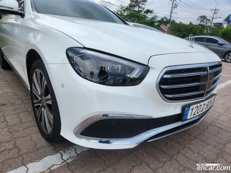 Mercedes-Benz E-Class E350 4MATIC 2023 — миниатюра 3