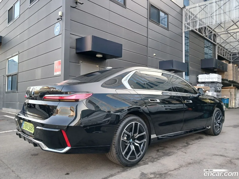 BMW 7 Series 740i xDrive M 2025 — миниатюра 5