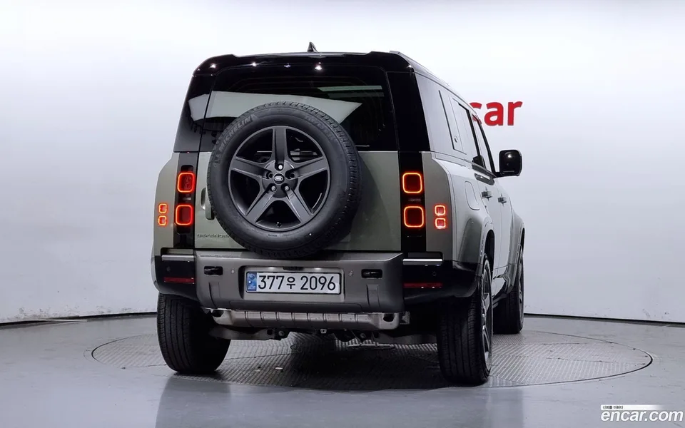 Land Rover Defender 110 P300 X- SE 2024 — миниатюра 4
