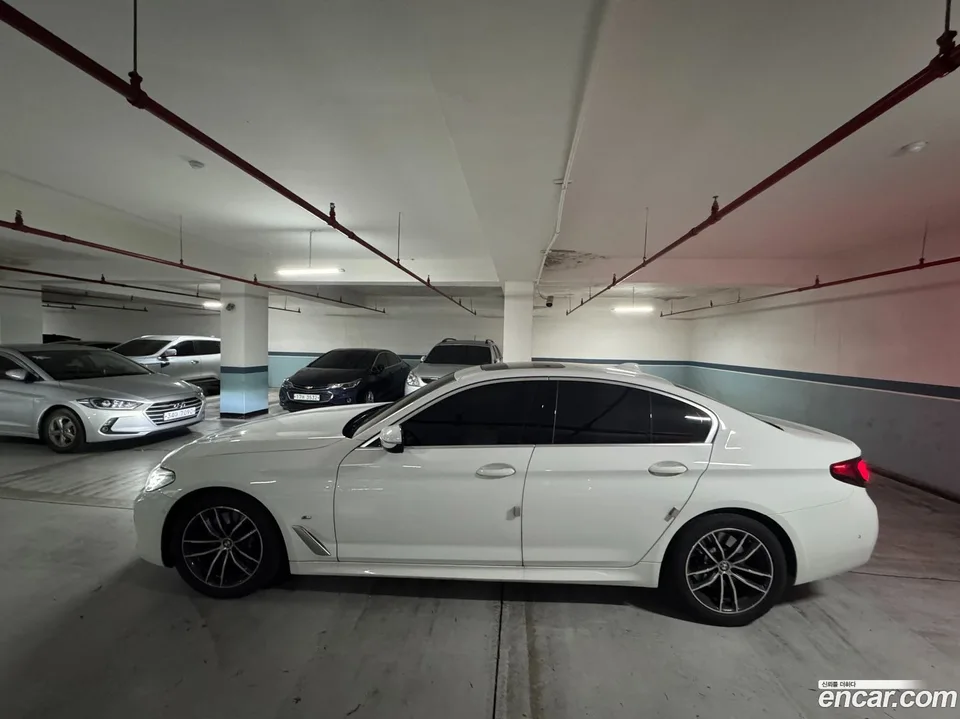 BMW 5 Series 520i M 2023 — миниатюра 4