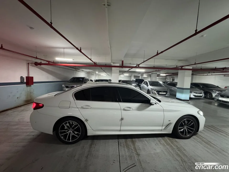 BMW 5 Series 520i M 2023 — миниатюра 5