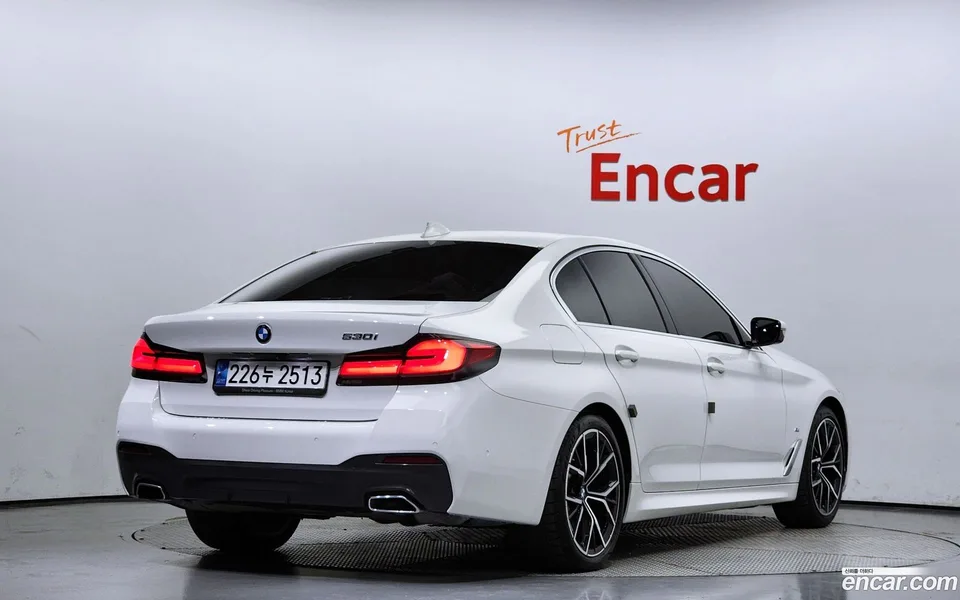 BMW 5 Series 530i M 2023 — миниатюра 2