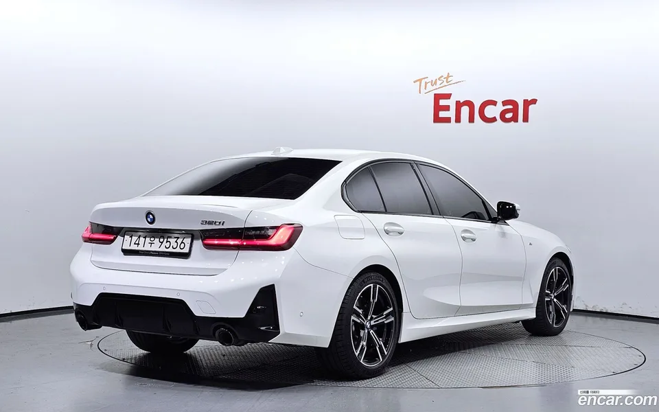 BMW 3 Series 320i M 2023 — миниатюра 2