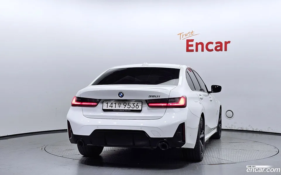 BMW 3 Series 320i M 2023 — миниатюра 4