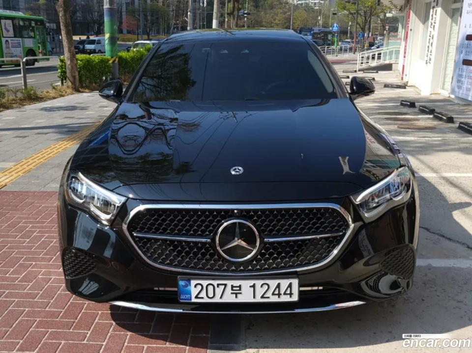 Mercedes-Benz E-Class E200 2025 — фото 1, купить с доставкой в Москву