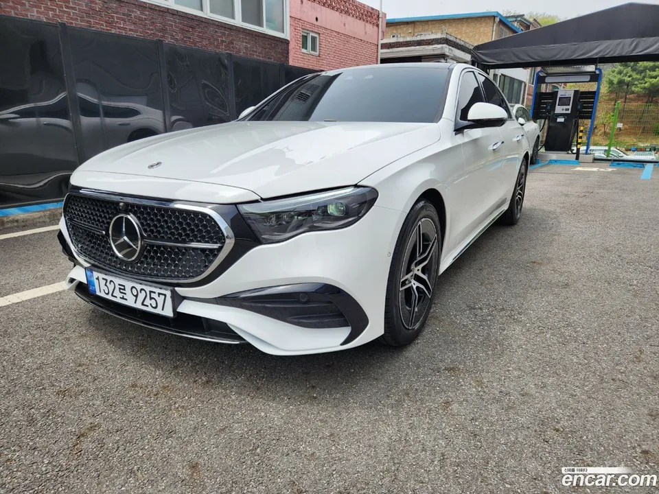 Mercedes-Benz E-Class E300 4MATIC AMG Line 2025 — миниатюра 2
