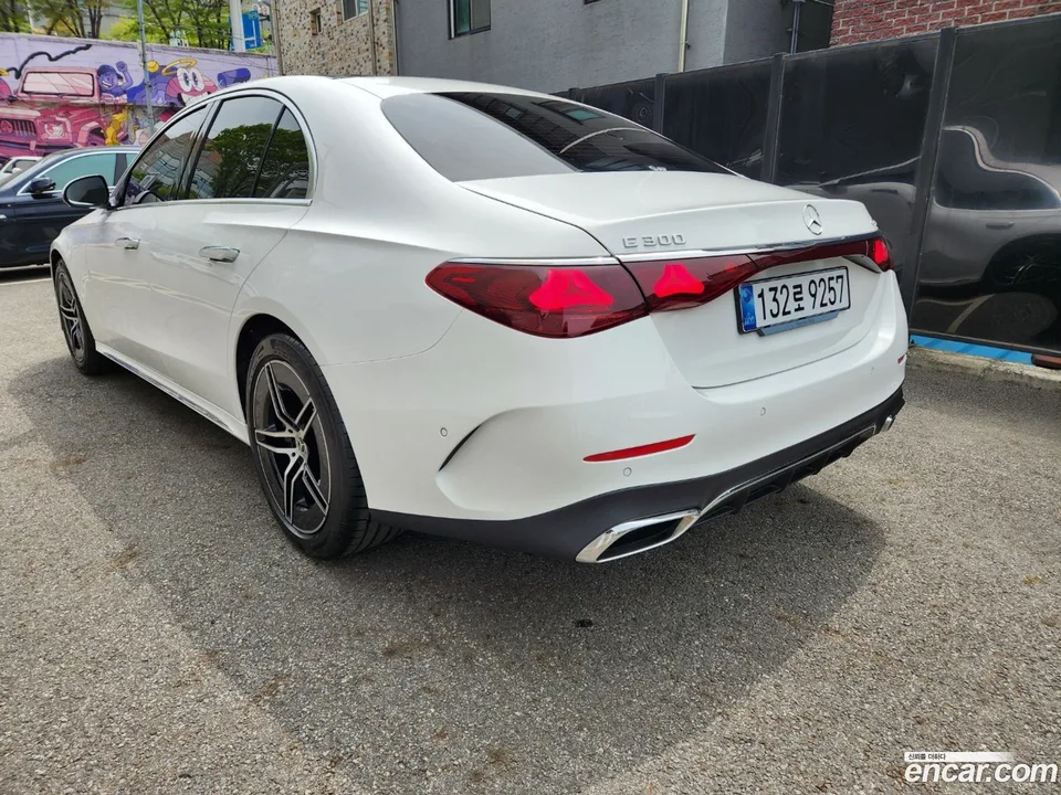 Mercedes-Benz E-Class E300 4MATIC AMG Line 2025 — миниатюра 3