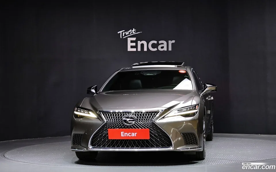 Lexus LS 500h 3.5 AWD 2024 — миниатюра 3
