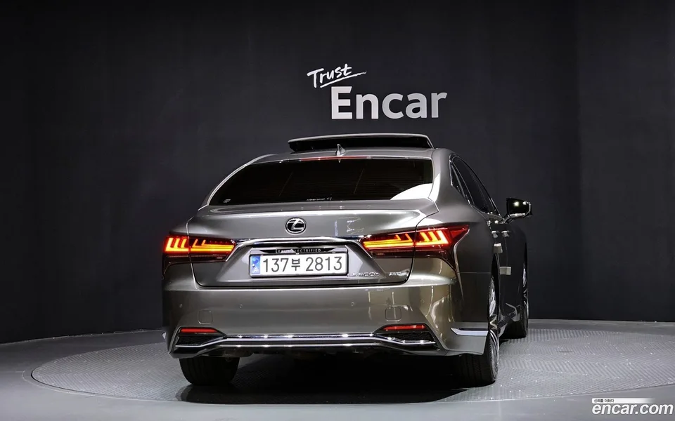 Lexus LS 500h 3.5 AWD 2024 — миниатюра 4