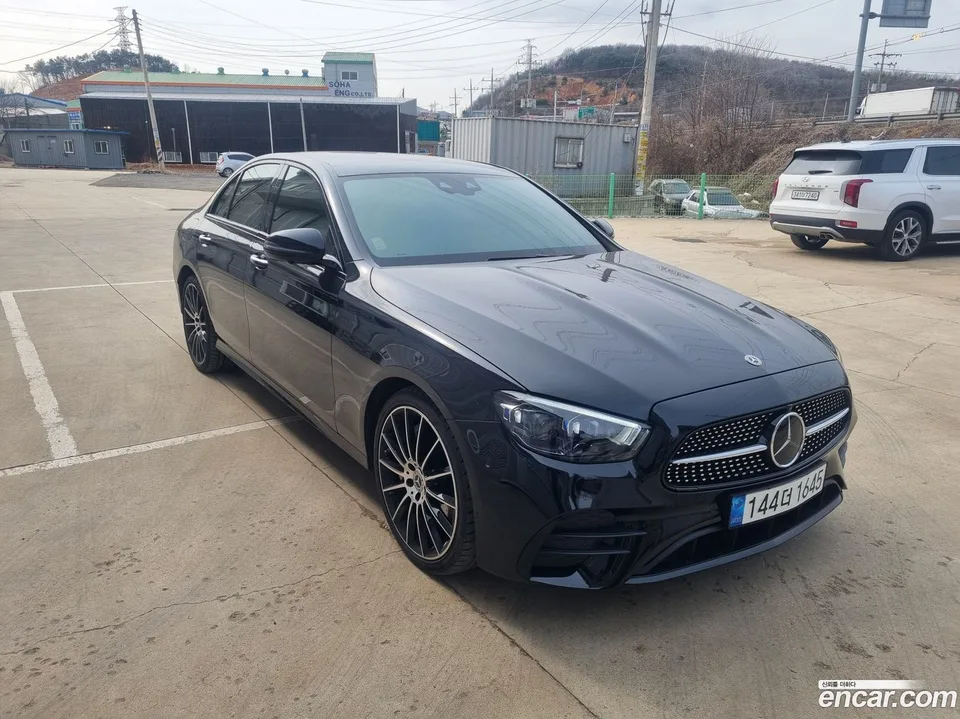 Mercedes-Benz E-Class E350 4MATIC AMG Line 2023 — миниатюра 4